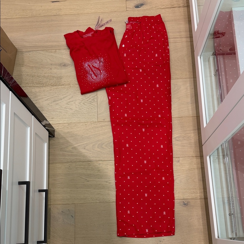 VICTORIAS SECRET BRAND NEW Pajama Set with Logo Accent